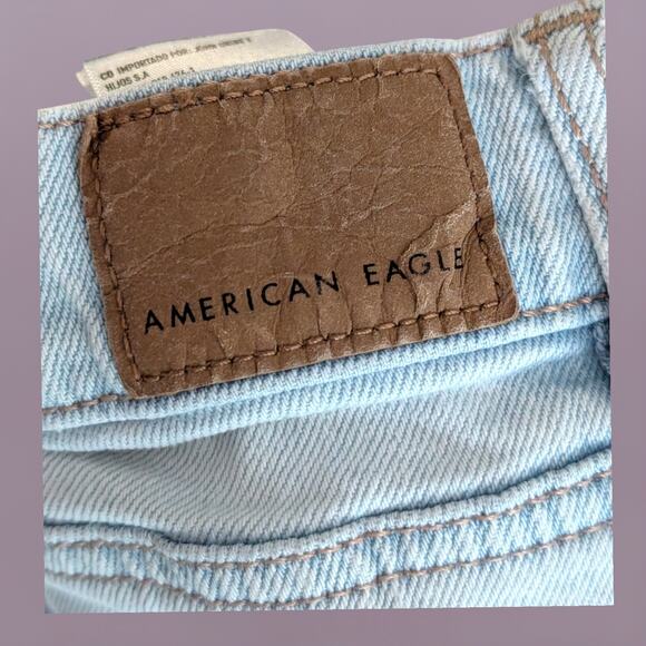American Eagle High Rise Light Wash Strigid Extra Short Jeans - 8 - Picture 5 of 6